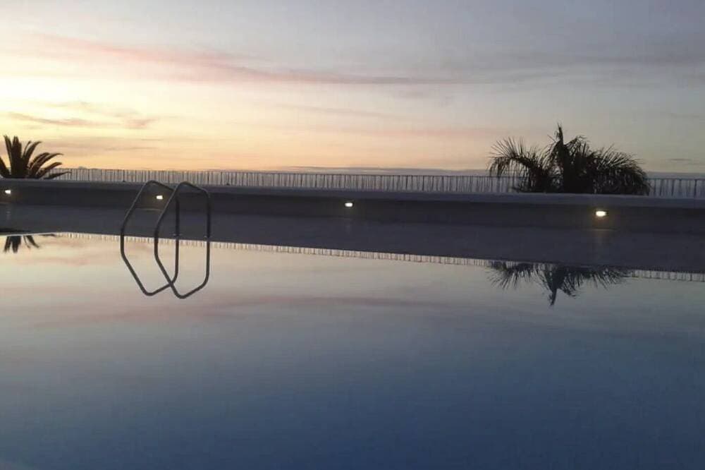Foto 8 von 11: Wohnung für 2 mit Pool und Meerblick