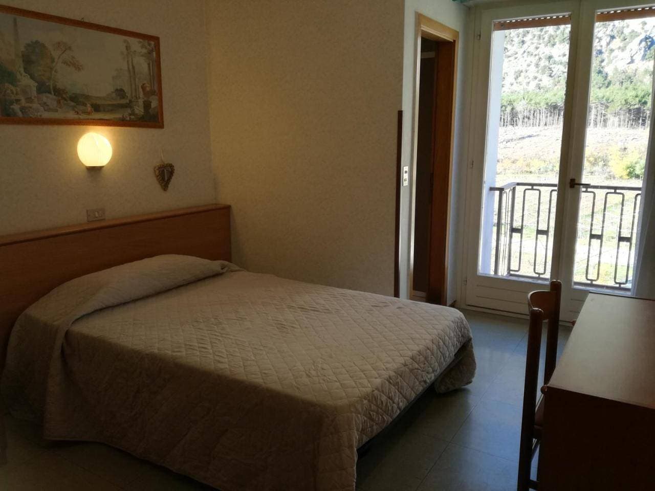 Foto 6 von 10: Economy Double Room