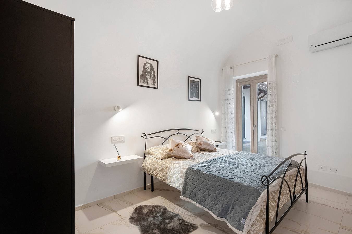 Foto 6 von 25: Zimmer Luna mit privatem Bad und Bergblick