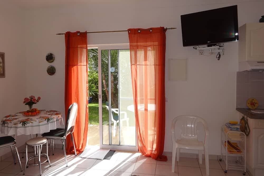 Foto 10 von 18: Cozy studio in the garden with terrace