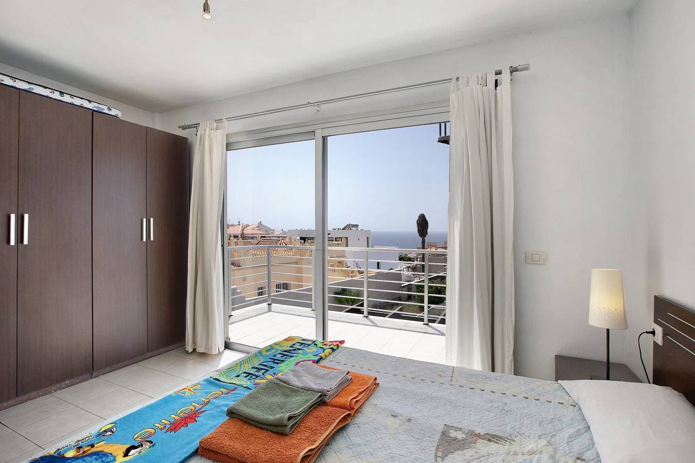 Foto 13 von 25: Ferienwohnung 'Tenerife Dúplex Callao' mit Meerblick, Gemeinschaftspool und WLAN