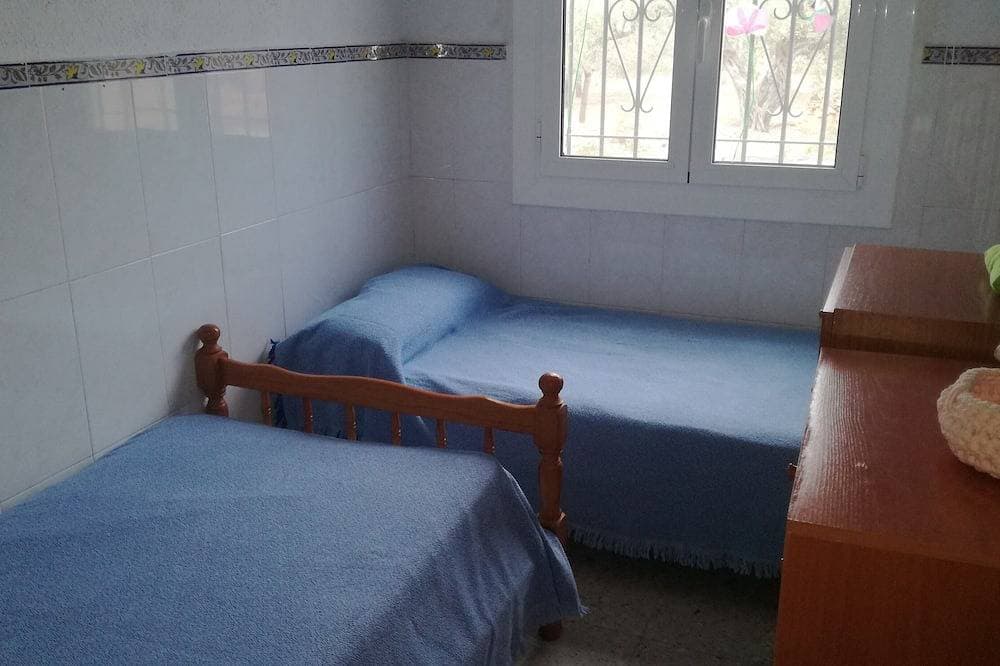 Foto 4 von 12: Einfamilienhaus mit privatem Pool neben dem Strand