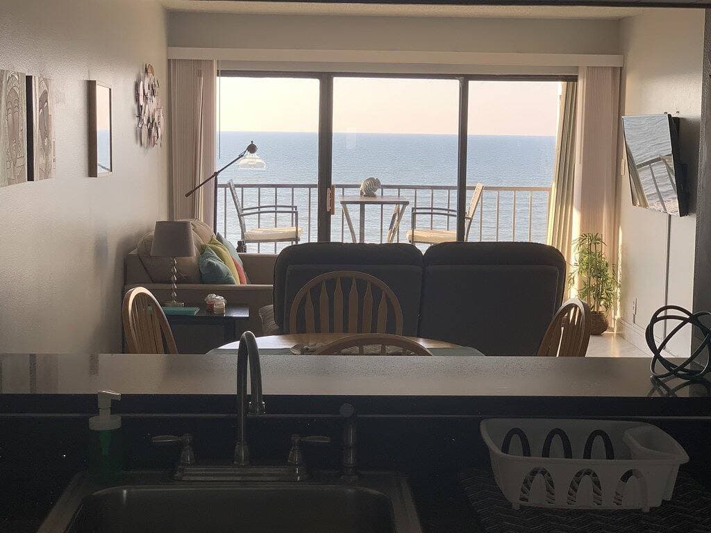Foto 3 von 22: Beachfront Condo Infinity Ocean View !!