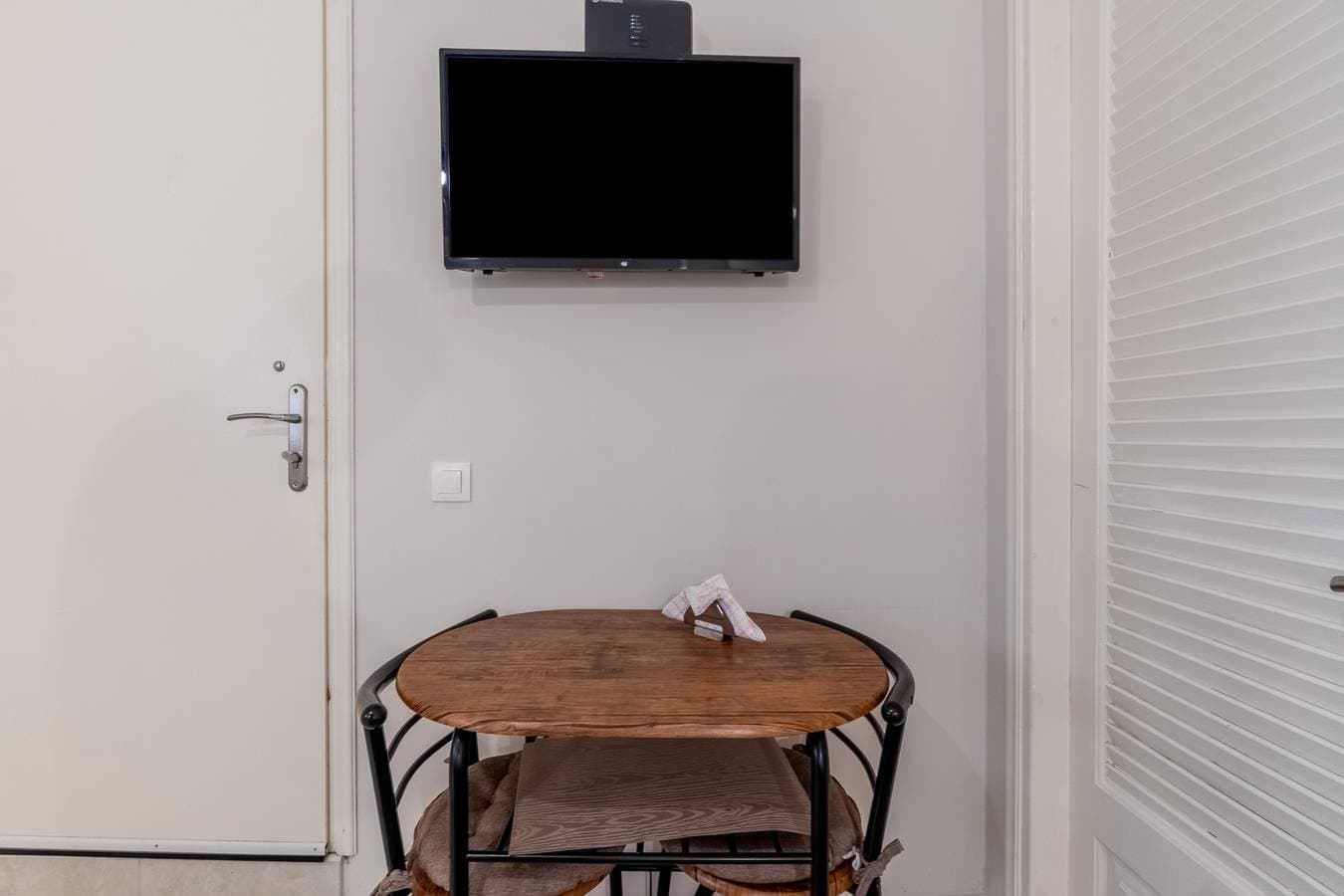 Foto 4 von 12: Einzimmerapartment 'Dora's Apartments 1' mit Wi-Fi und Klimaanlage