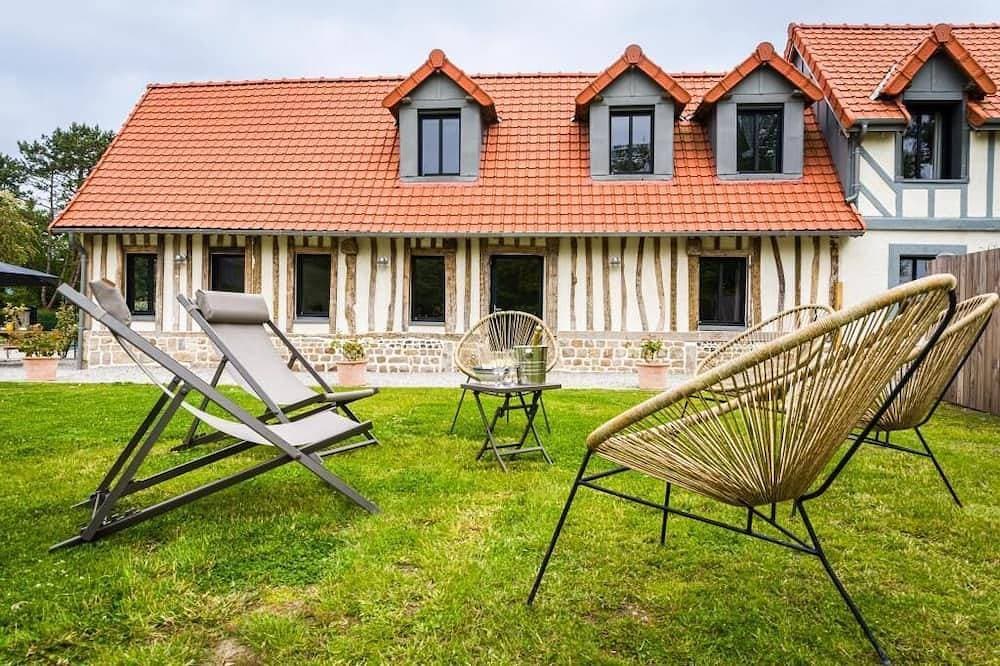 Authentic and charming seaside farmhouse 1