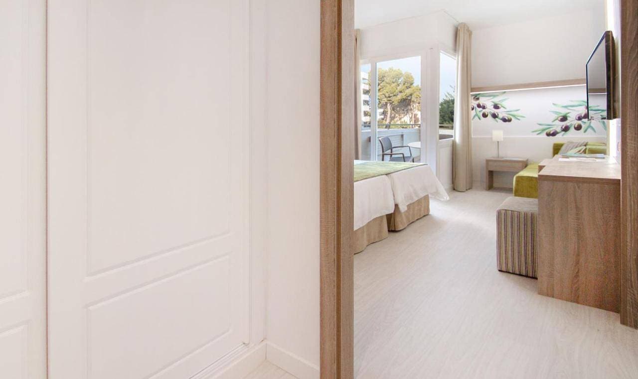 Foto 9 von 13: Double Room with Balcony (2 Adults)
