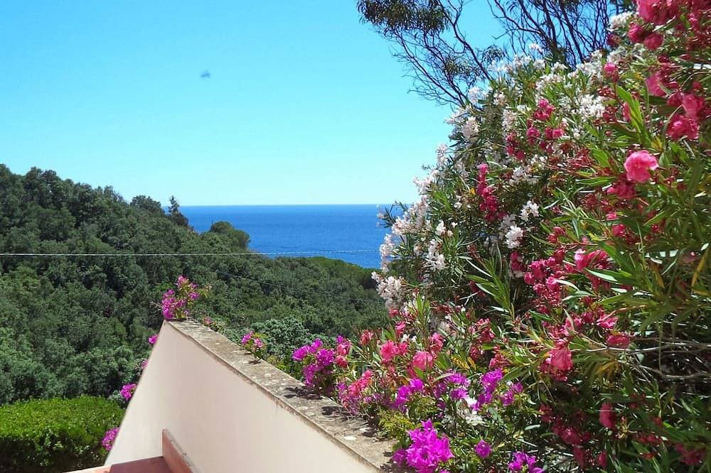 Apartment surrounded by tranquility with beautiful sea view 1