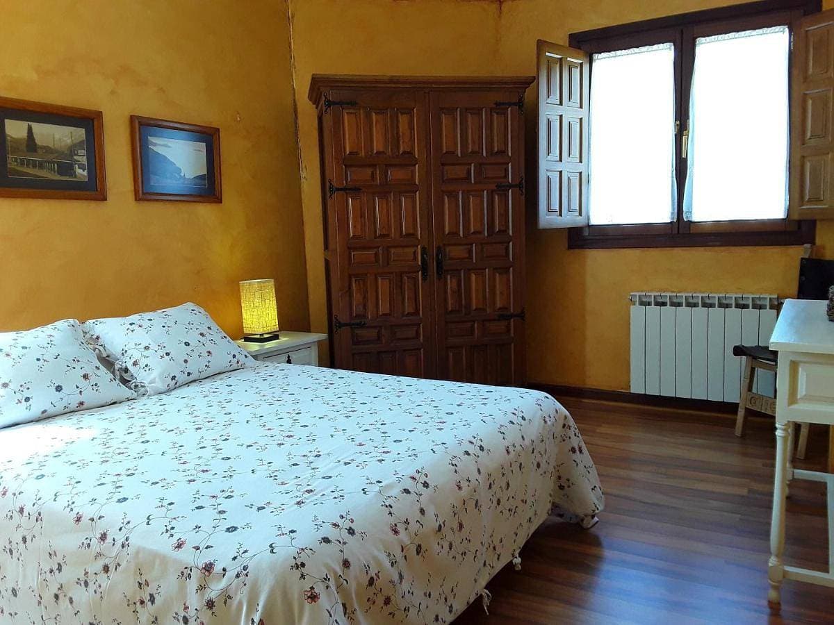 Foto 2 von 35: Two-Bedroom Apartment