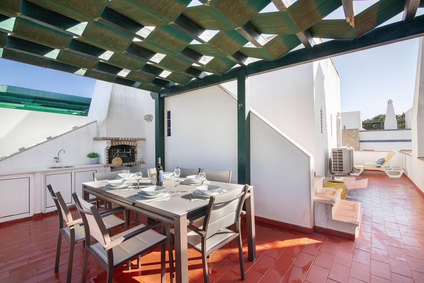 Foto 2 von 28: Villa 'Glamorous T3 Praia Verde' mit privater Terrasse, Wi-Fi und Klimaanlage