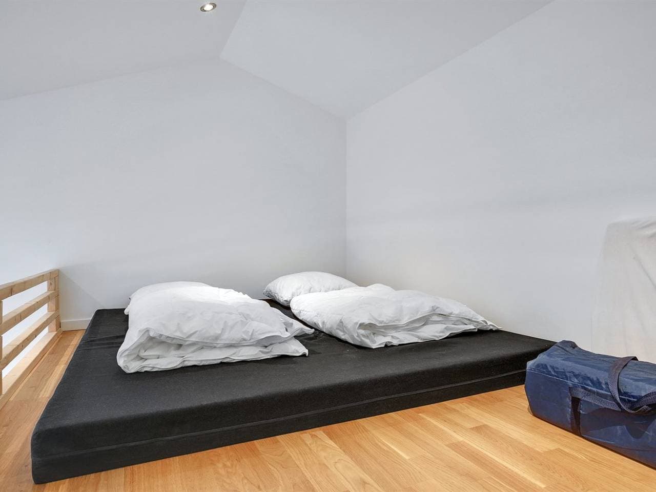 Foto 7 von 25: "Elvin" - 20m from the sea