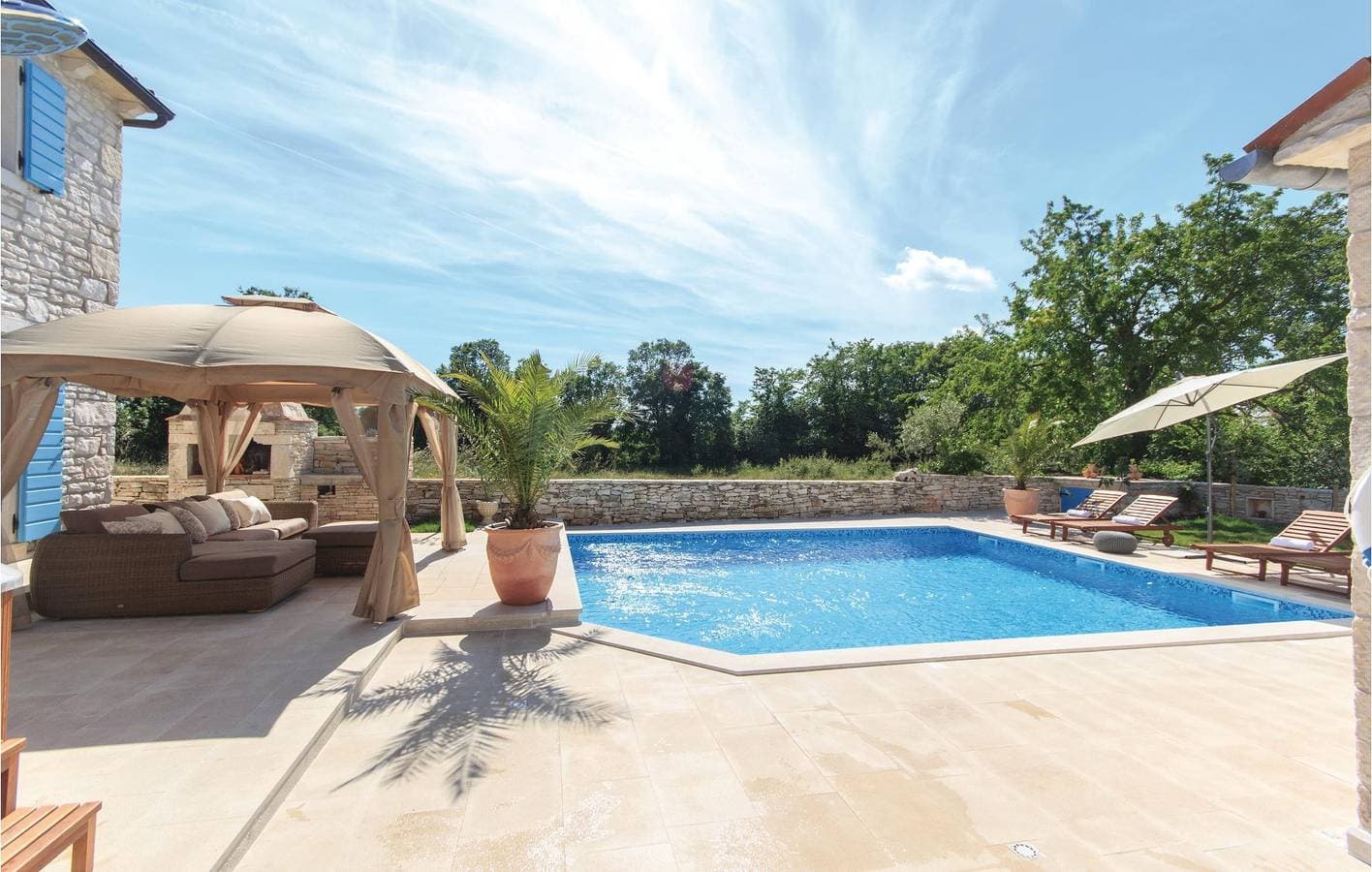 Foto 7 von 48: Gemütlich, 1,5 km von der Küste entfernt: WLAN, Pool, Terrasse und Parkplätze