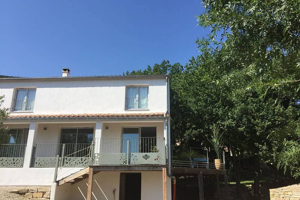 Foto 11 von 24: Villa mit Pool auf einem großen Waldgrundstück ohne Aussicht