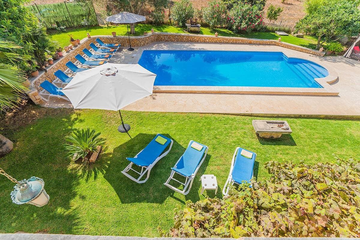 Foto 3 von 27: Ferienhaus Es Porrassar mit Bergblick, Pool, WLAN, Klimaanlage, Terrassen und Garten