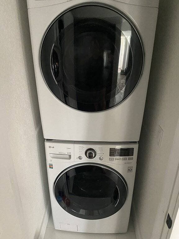 Foto 13 von 18: Bright Walk-Out 2Br · Private Patio & Yard · Quiet Area