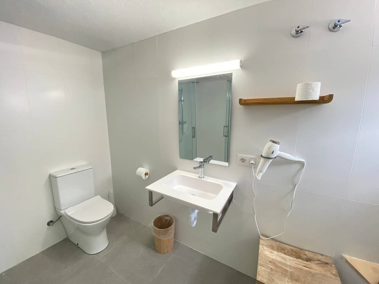 Foto 5 von 19: Modernes Studio in Roses für 2, Zugang zu Gemeinschaftspool