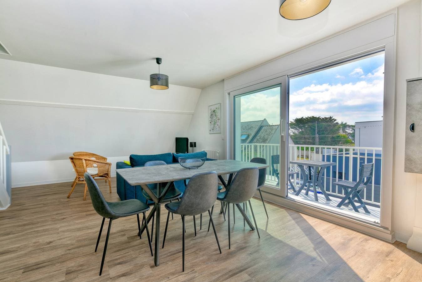 Foto 2 von 23: Ferienwohnung 'Bel Appartement - 2min zum Strand' mit Meerblick und Balkon