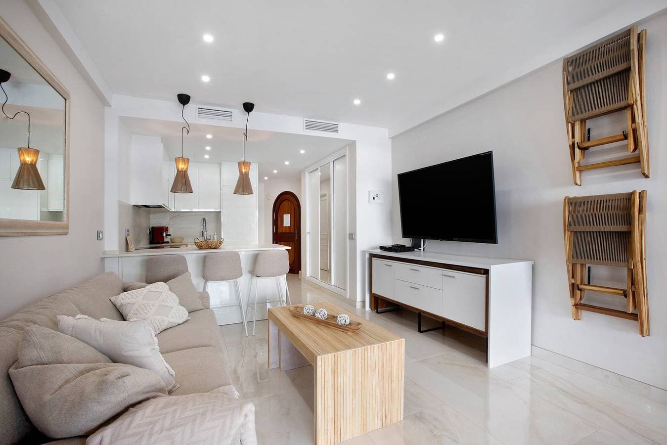 Foto 4 von 22: Studio-Apartment „Puerto Marina Luxury“ mit Meerblick & WLAN