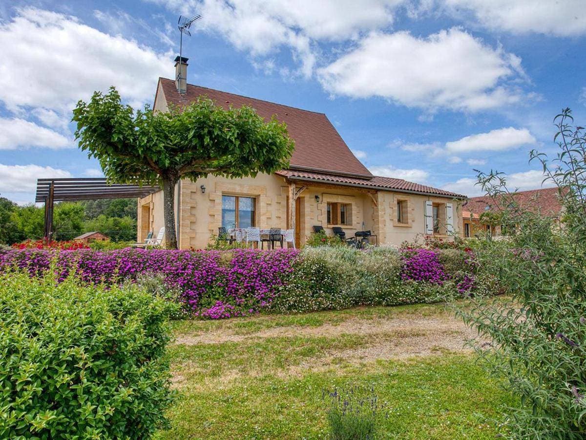 Maison paisible à Saint-Vincent-le-Paluel avec grand jardin 1