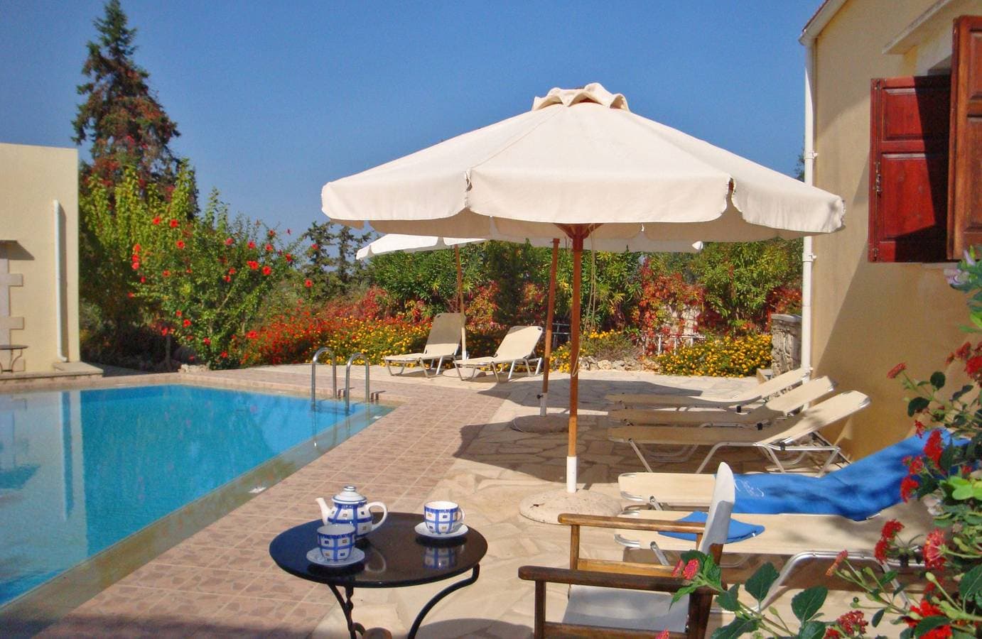 Foto 2 von 22: Heliopetra studios, small village near beaches