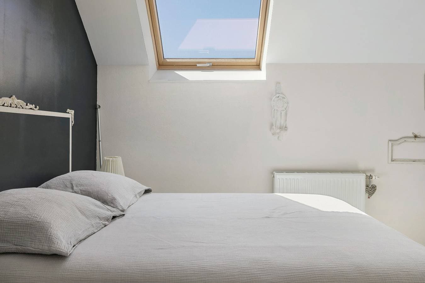 Foto 4 von 23: Gästezimmer „La Bienvenue“ mit gemeinsamer Terrasse, WLAN und Klimaanlage