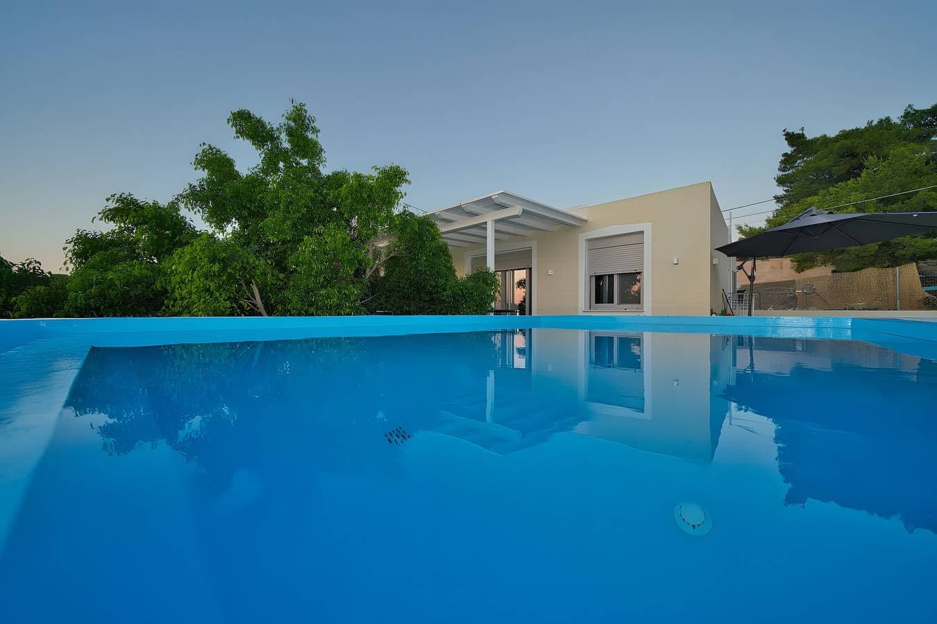 Foto 2 von 28: Heli View Apartment mit privatem Pool und Meerblick