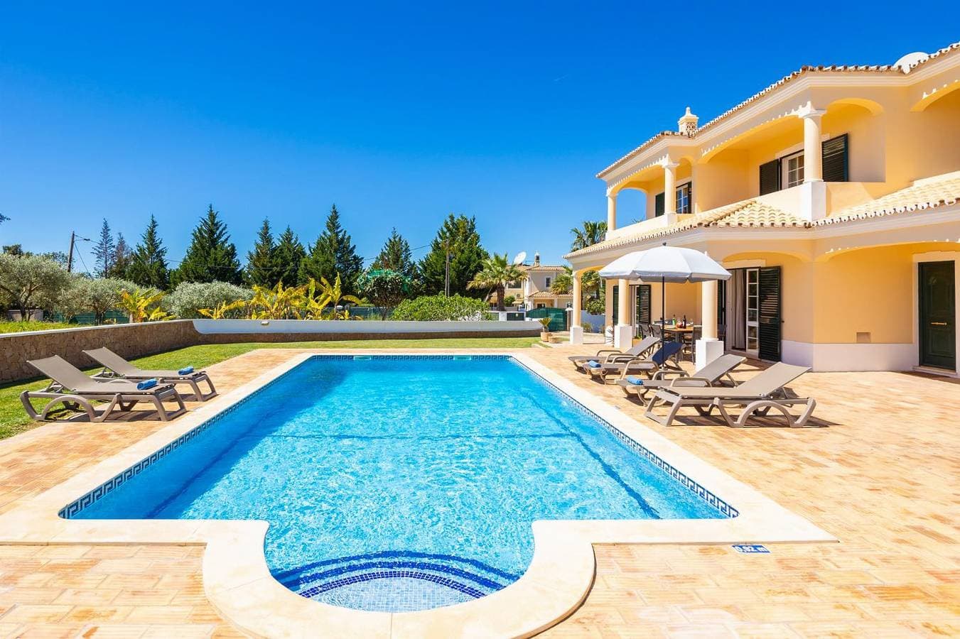 Foto 2 von 26: Villa für 6 Personen mit Balkon