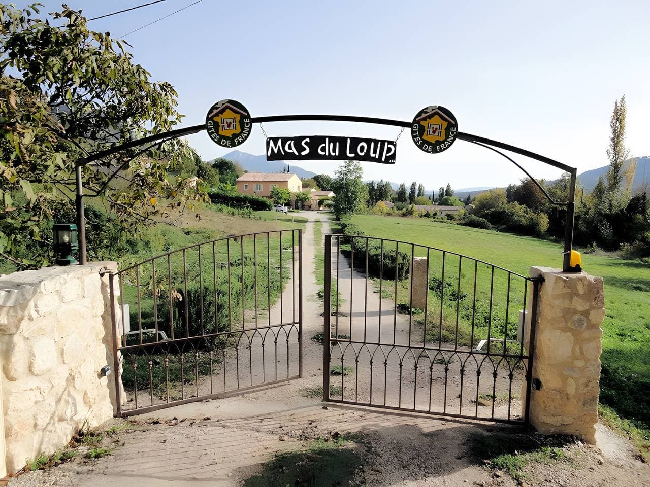 Le Mas Du Loup 1
