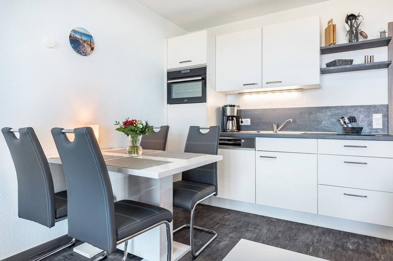 Foto 7 von 28: Ferienwohnung 'Hochparterre' mit Meerblick, Balkon und Wi-Fi