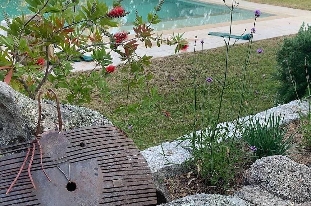 Sea & Countryside Retreat with Pool: Stone Islands 1