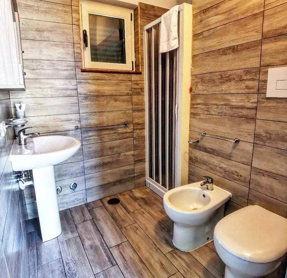Foto 2 von 13: Double Room with Shared Bathroom