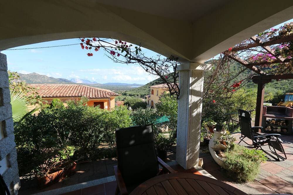 Ferienhaus mit Garten, ruhige Lage mit schönem Blick auf  Meer und Tavolara 1