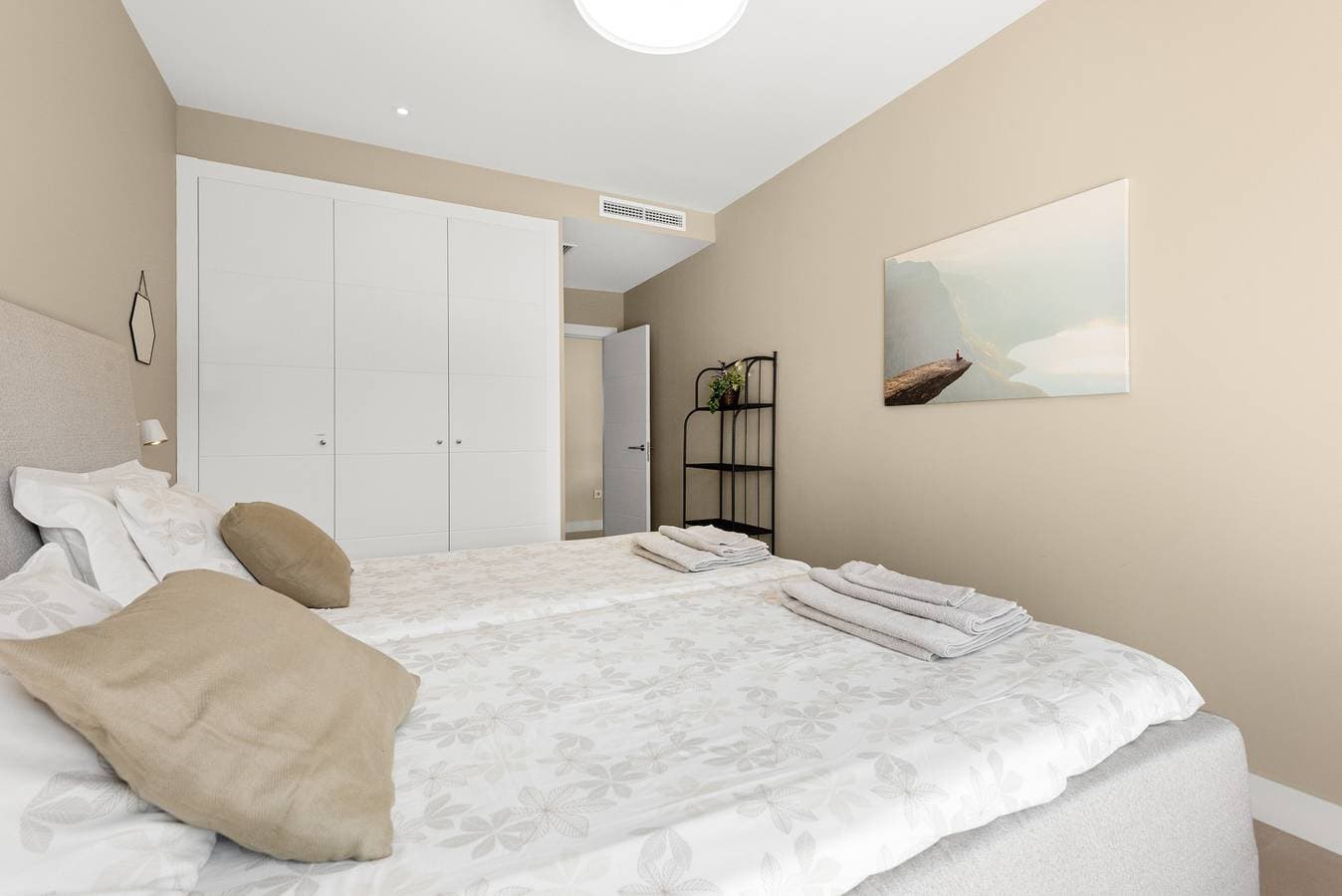 Foto 11 von 21: Ferienwohnung „Baviera Hills 1A“ mit Garten, Gemeinschaftspool und WLAN