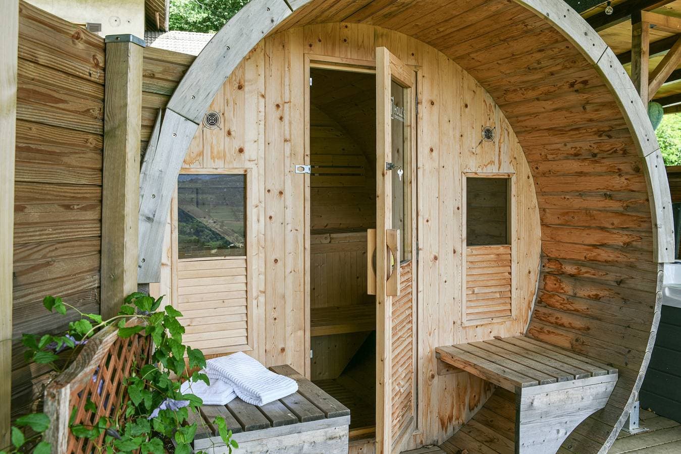 Foto 13 von 24: Gästezimmer „La Chartreuse“ mit gemeinsamem Garten und WLAN