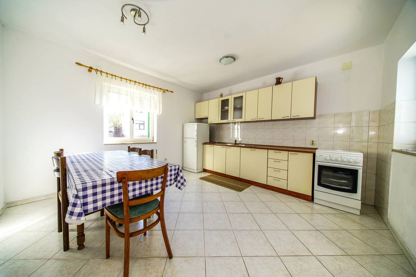Foto 4 von 10: 3-Zimmer-Ferienwohnung mit Terrasse und Meerblick Postira, Brac A-18472-a