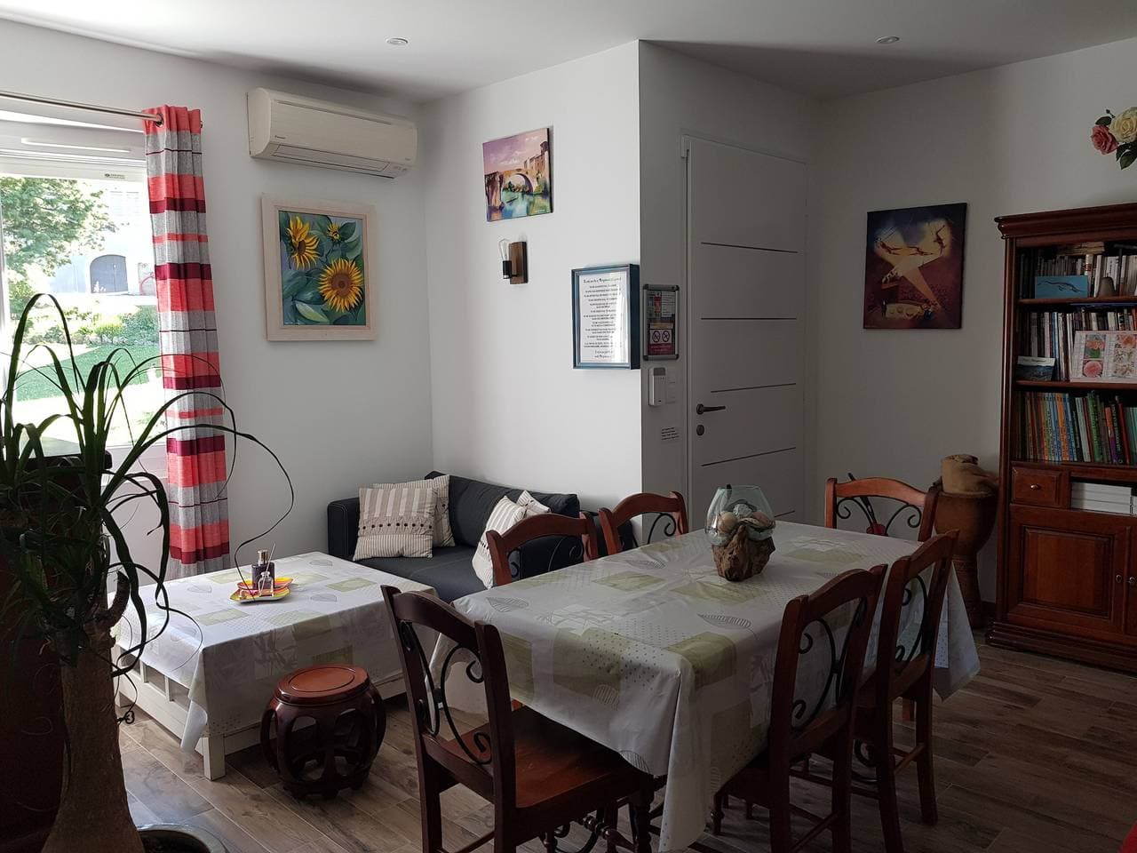 Foto 10 von 43: Landhaus 'Gîte Aux Tourterelles' mit Bergblick, WLAN und Klimaanlage