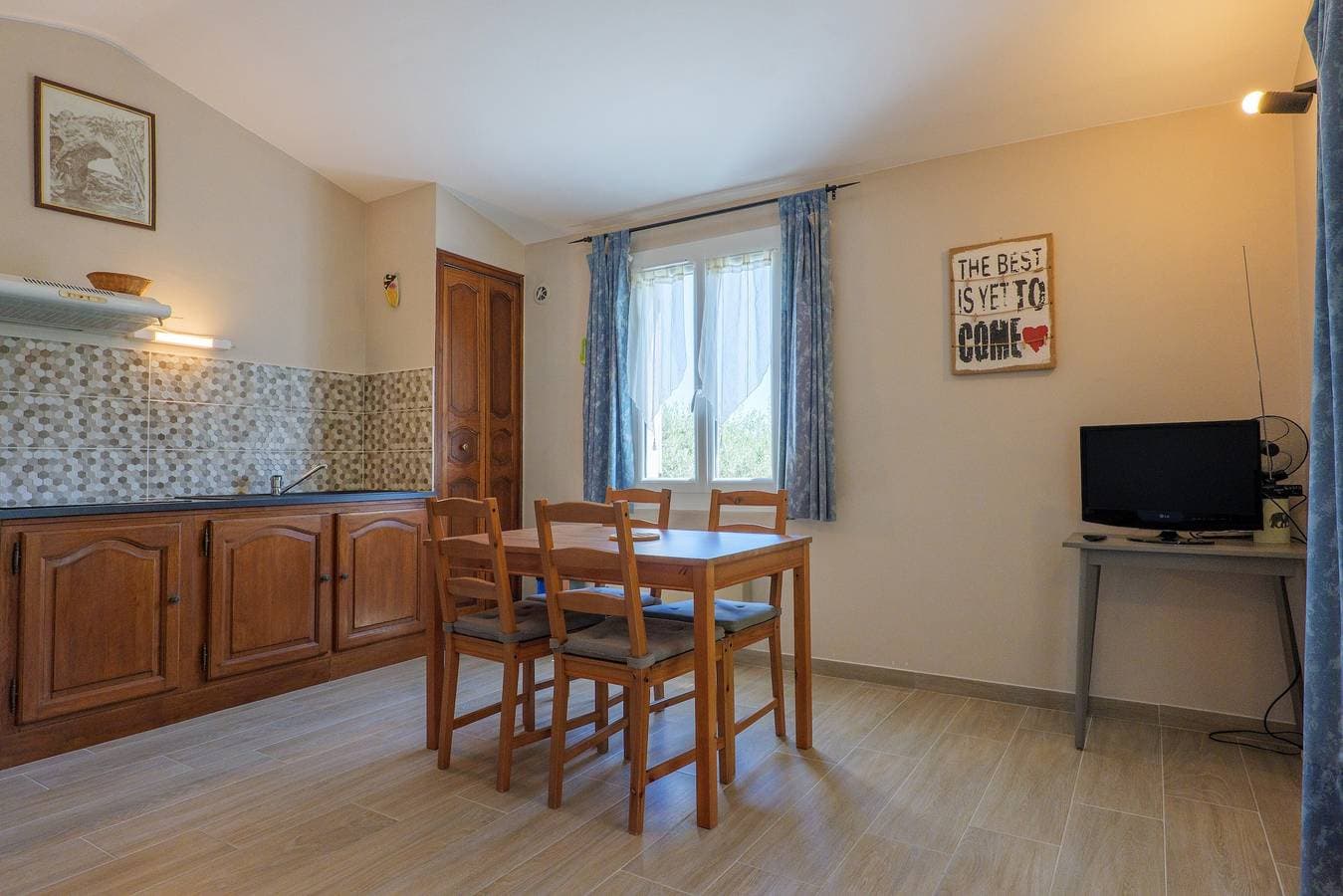 Foto 4 von 32: Ferienhaus „Le Murier - La Fontinelle“ mit Bergblick, Gemeinschaftspool, Klimaanlage