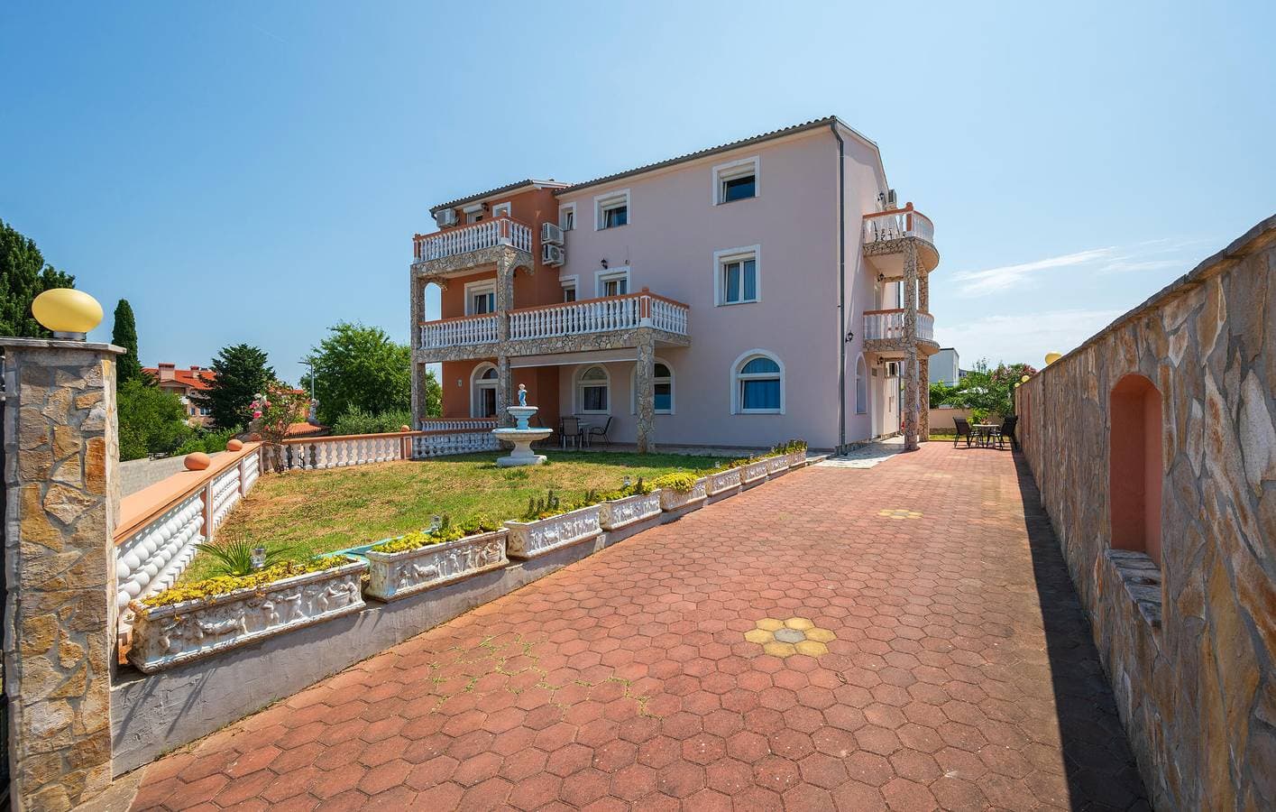 Gemütliche Ferienwohnung mit Pool, WLAN und Strand in der Nähe 1