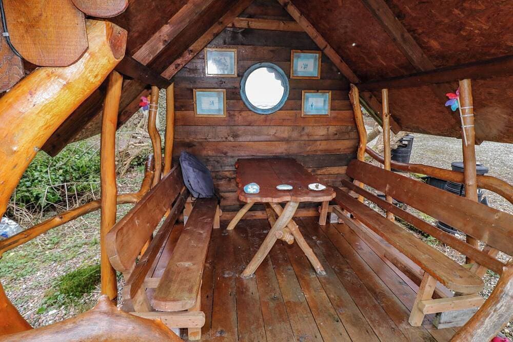 Foto 9 von 13: River View Pod, pet friendly, with open fire in Muff, County Donegal
