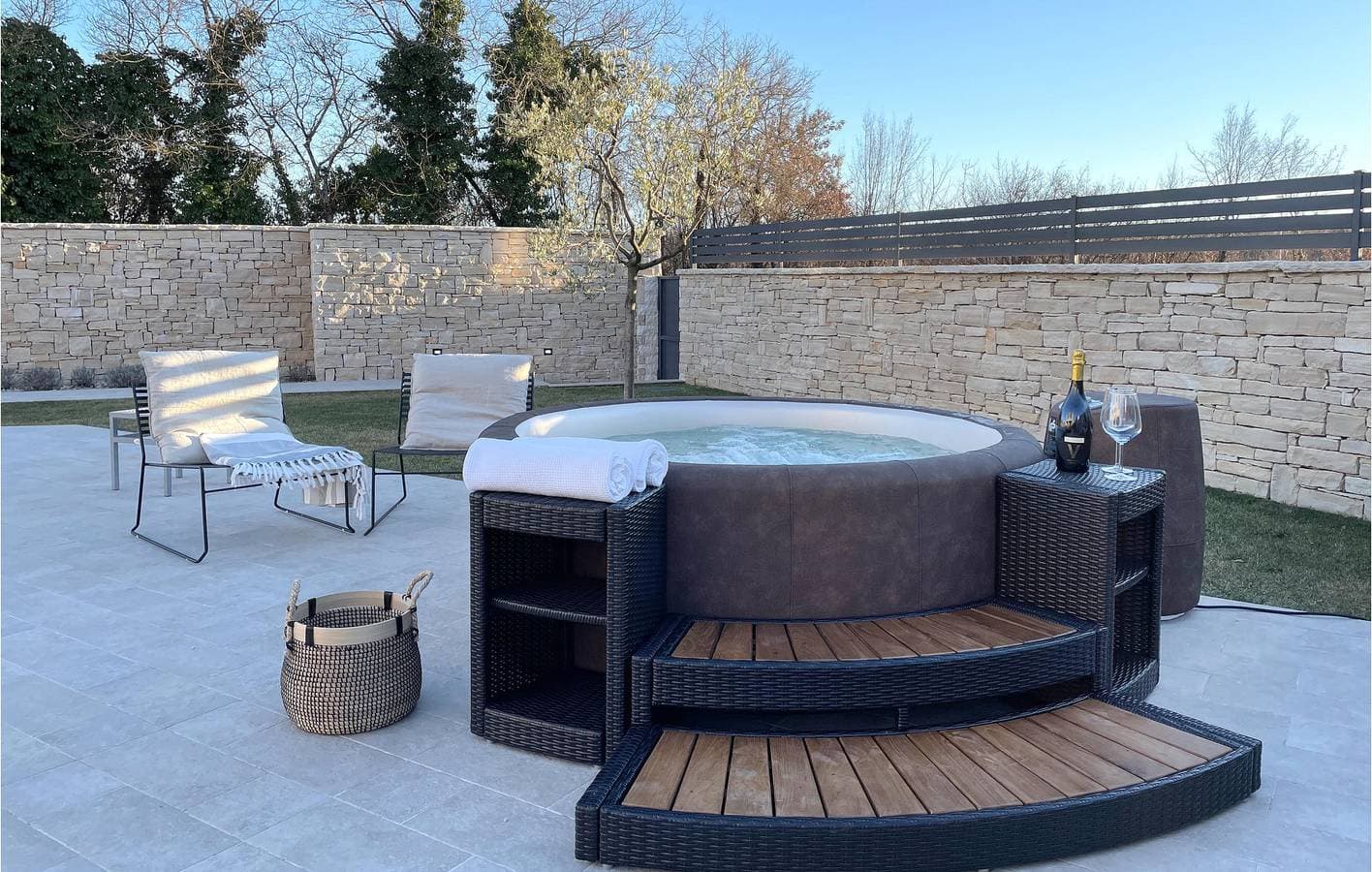 Foto 8 von 47: Modernes 200 m² großes Apartment mit Pool, WLAN und nur wenige Schritte vom Zentrum von Matohanci entfernt