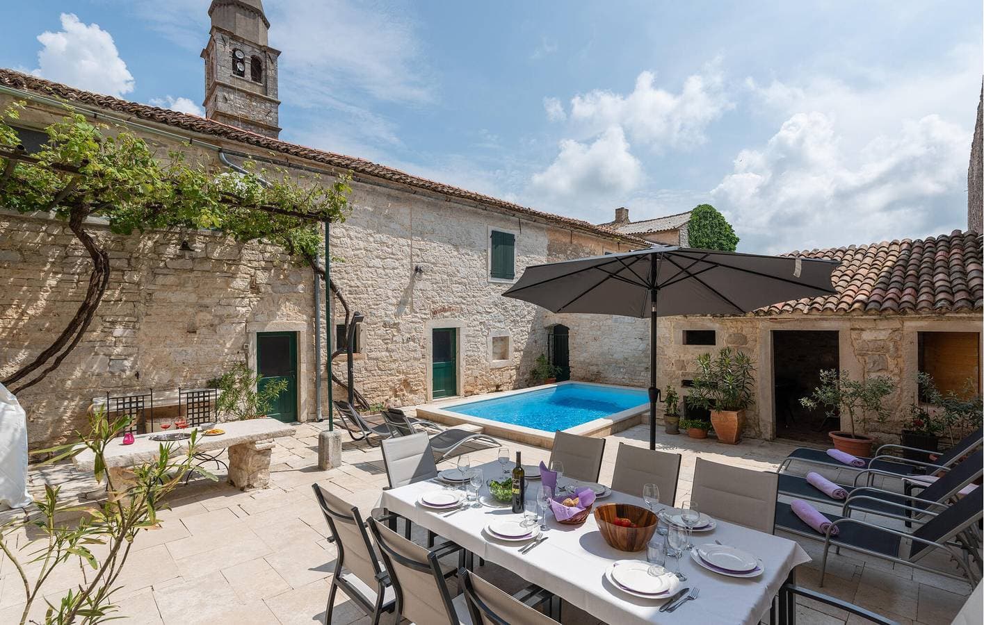 Foto 4 von 41: Charmante 2-Zimmer-Wohnung mit Pool, Terrasse und WLAN in Svetvinčenat