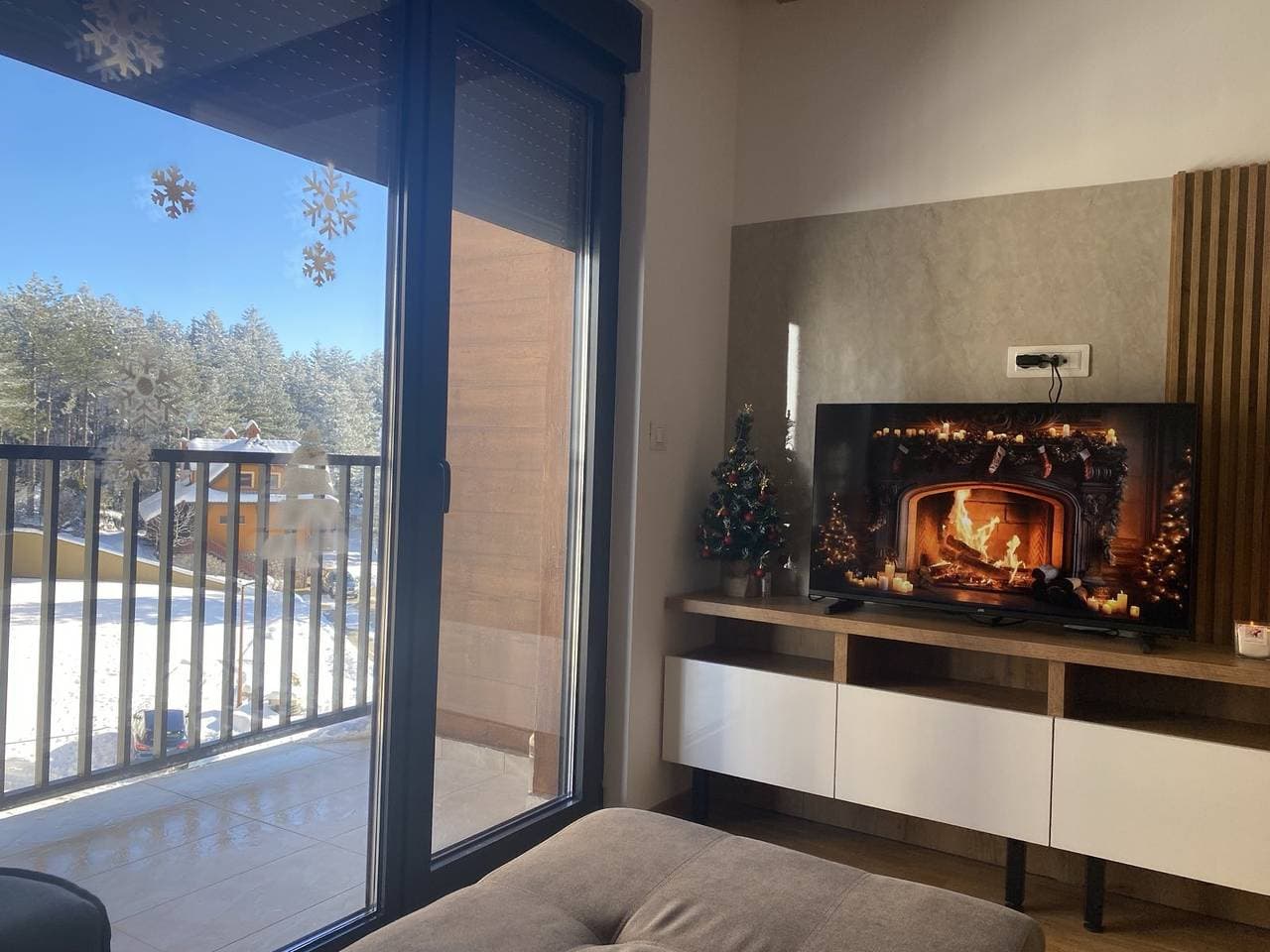 Neues, komplett ausgestattetes Apartment mit Spa, Innenpool und Parkplatz!! 1