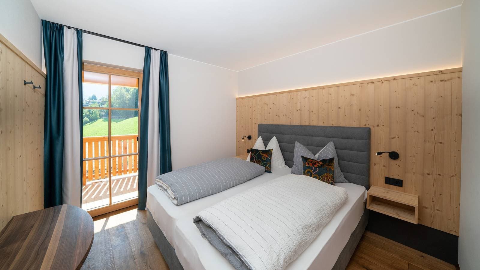Foto 4 von 30: Ferienwohnung "Schlosshof Himml" mit Bergblick, privater Terrasse und WLAN