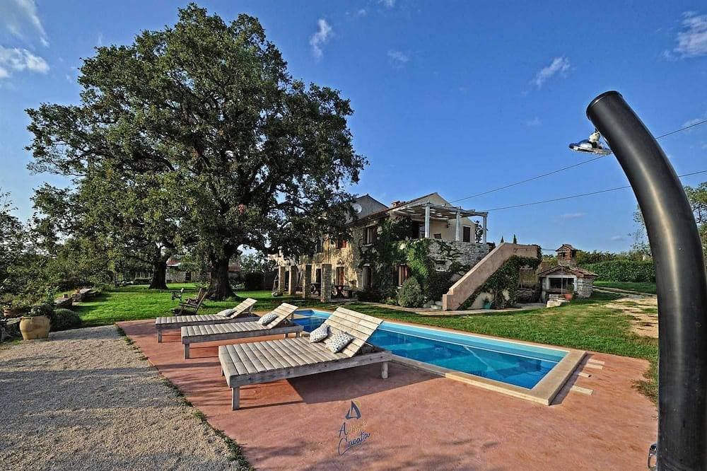 Neu renovierte 6-Schlafzimmer-Villa mit Pool und Sauna in der Nähe toller Strände 1
