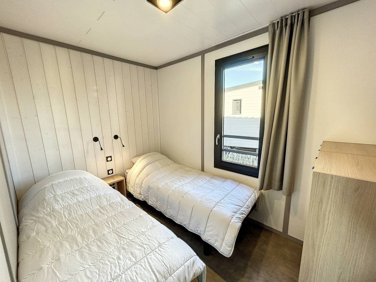 Foto 11 von 23: Luxus-Chalet mit Pool, WLAN, 6 Schlafplätze, Nähe Strand und Zentrum