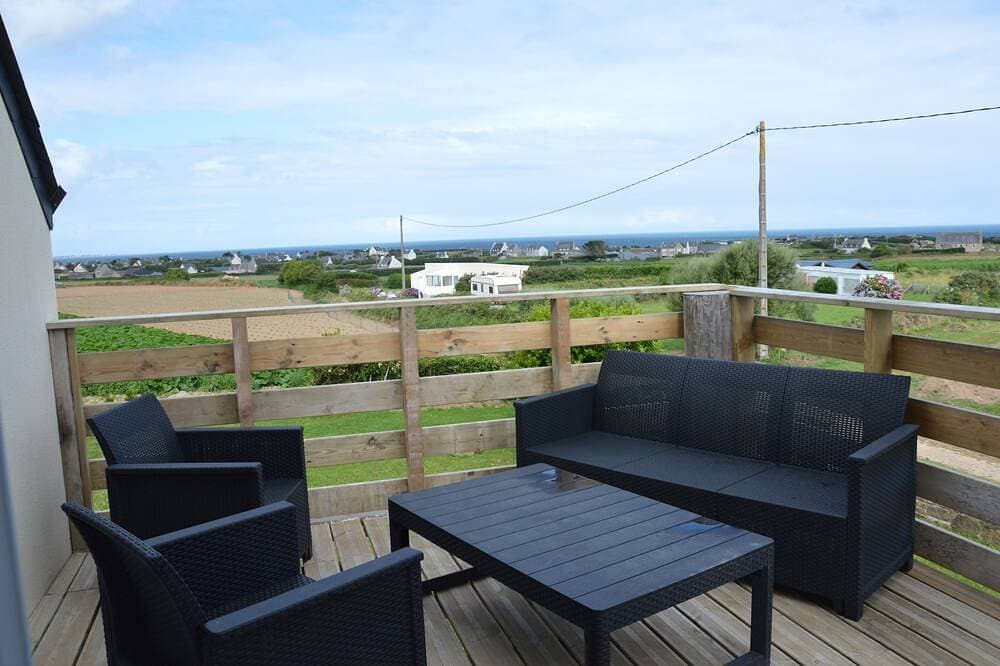 Furnished, 2 stars, with sea view 1