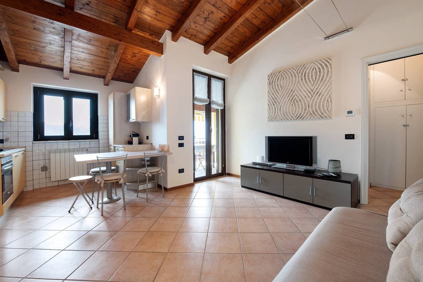 Foto 5 von 21: Ferienwohnung 'Miralago Marone' mit Seeblick, privatem Balkon und Wi-Fi