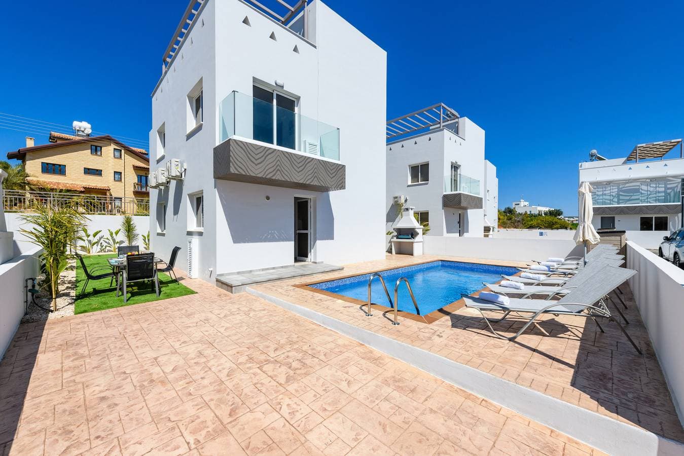 Nissini Villa #8 1