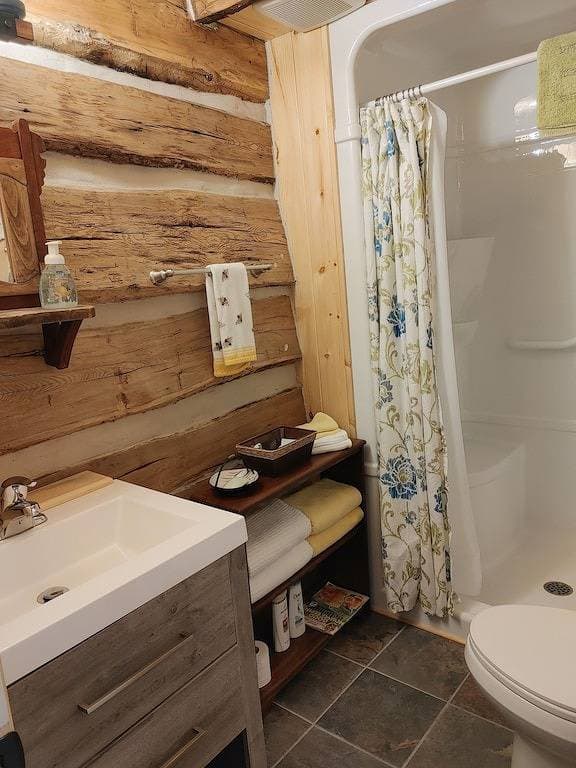 Foto 5 von 13: 1866 Pre-Confederation Log cabin at Gerber's