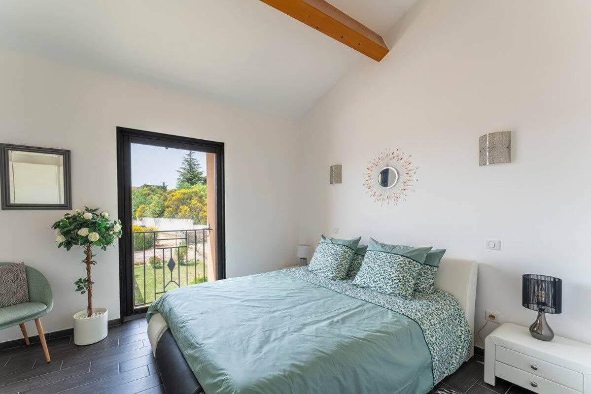 Foto 7 von 35: Gästehaus „Chambre De La Reine“ mit Bergblick, WLAN und Klimaanlage