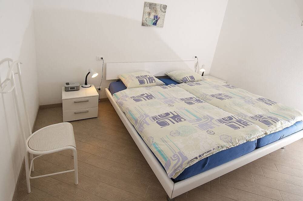 Foto 4 von 23: FeWo Farfalla mit Klima, Pool und Parkplatz mit Ladestation 22 kw, 250 Meter See